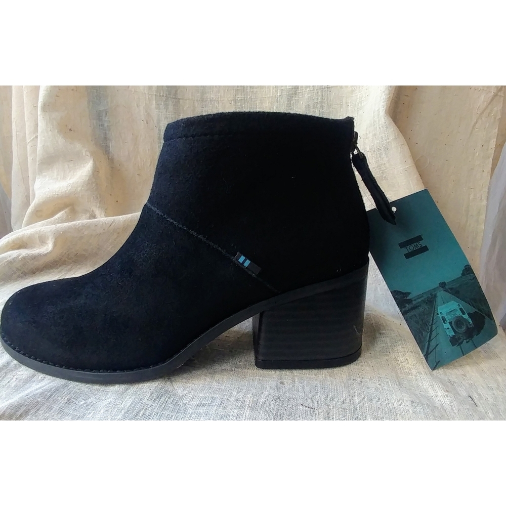 Toms Lacy Black Suede & Wool Boots NWT 6